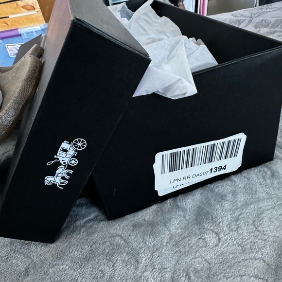 Coach women’s Shearling signature slides - Picture 4 of 4